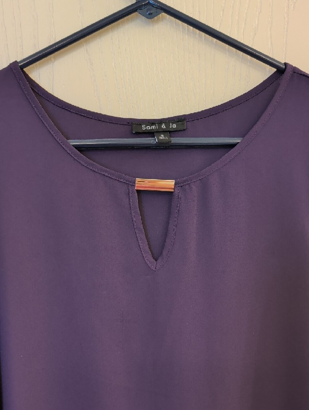 Sami & Jo Plum Sleeveless Keyhole Tank Top with Rose Gold Accent Size S - Picture 3 of 6